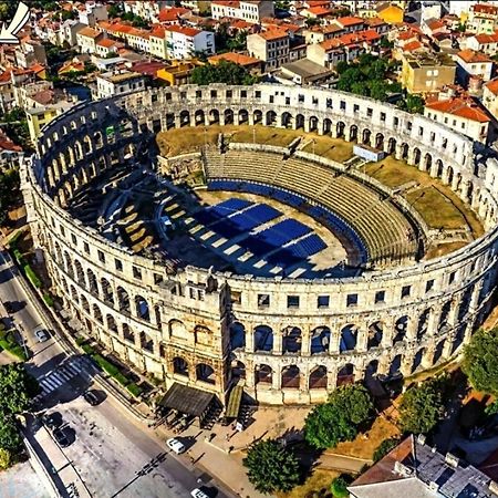 Soba Arena Hotel Pula Bagian luar foto