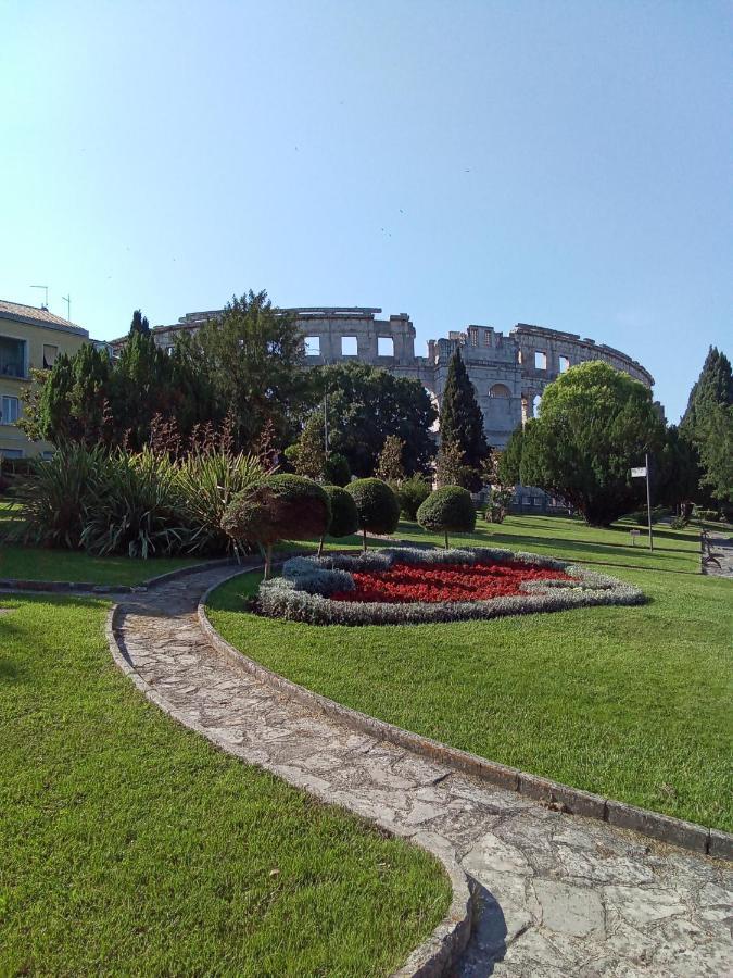 Soba Arena Hotel Pula Bagian luar foto