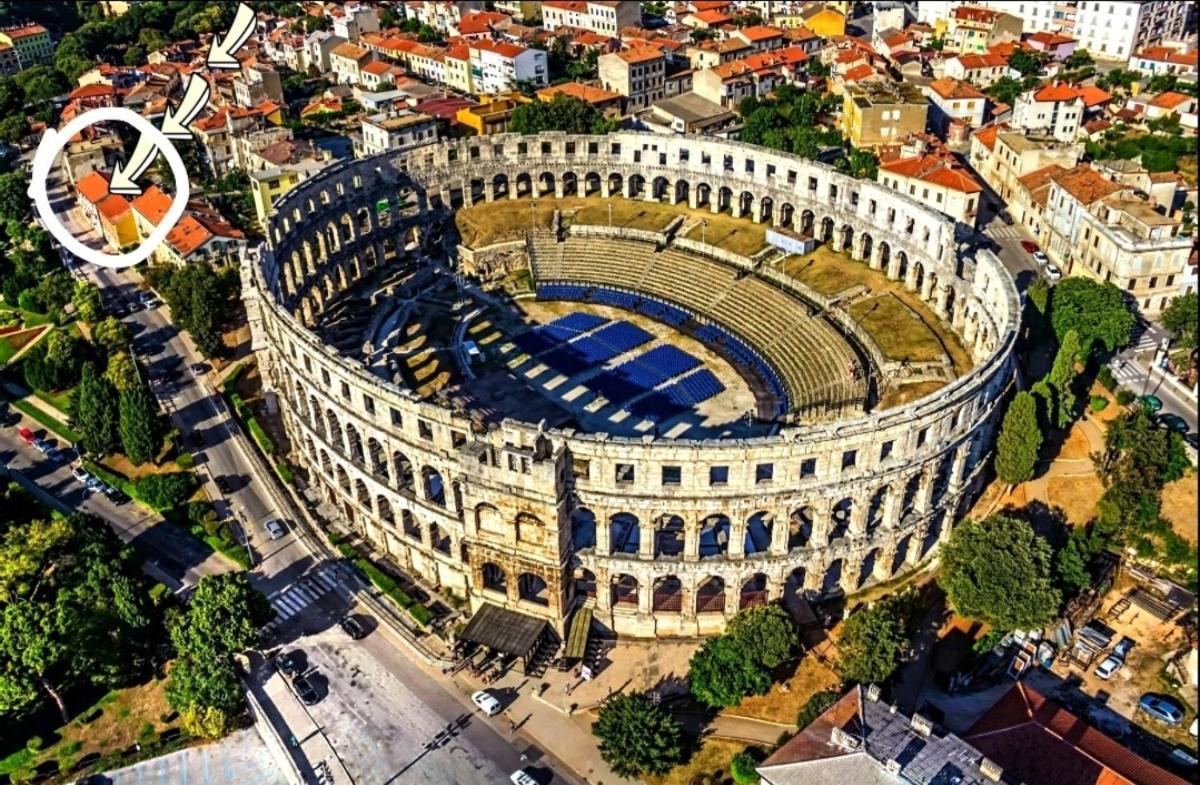 Soba Arena Hotel Pula Bagian luar foto