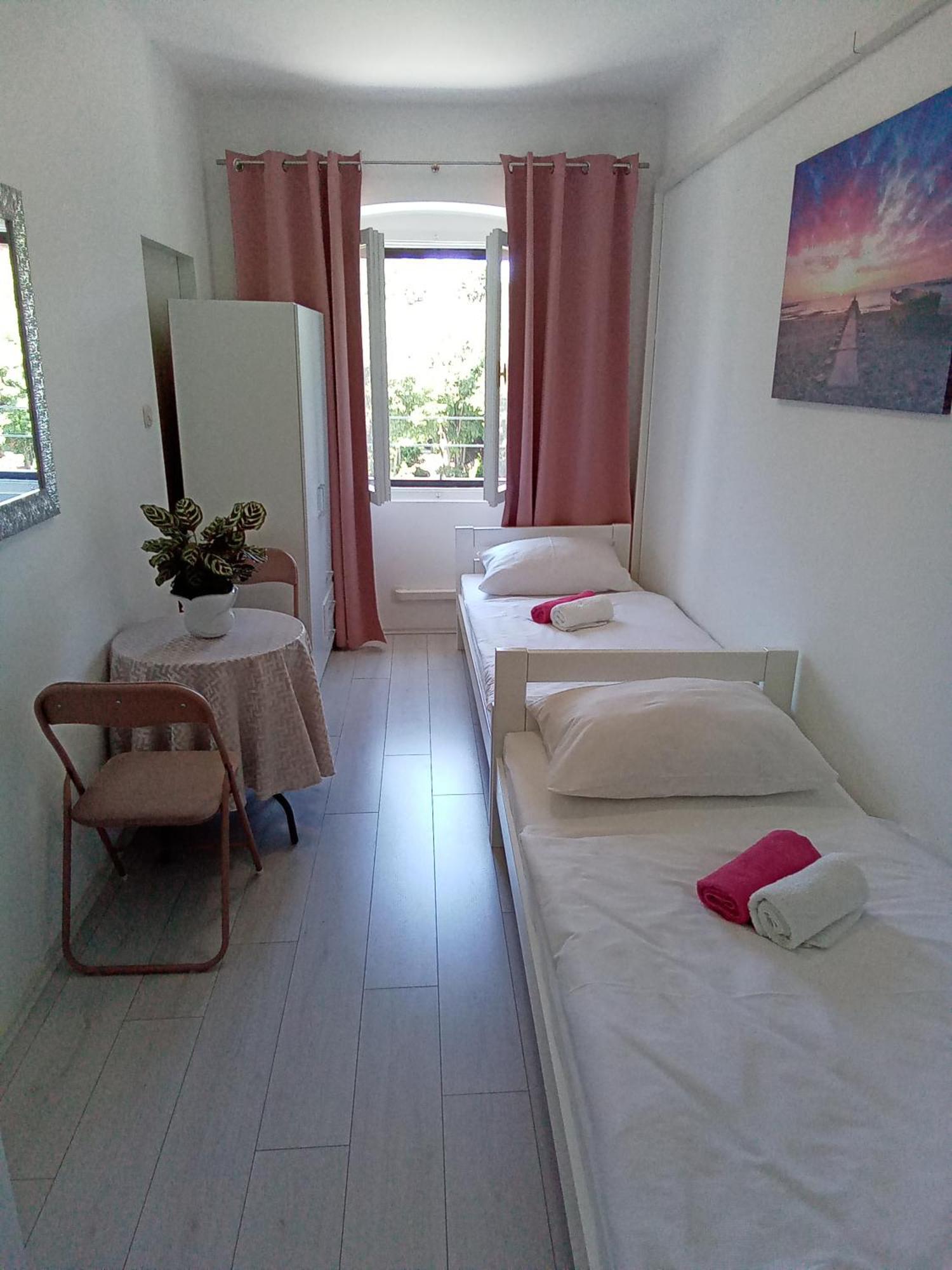 Soba Arena Hotel Pula Bagian luar foto